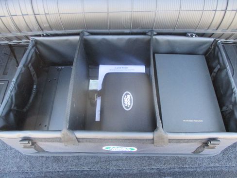 Used 2025 Land Rover Range Rover Long Wheelbase SE image 22