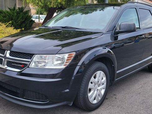 Used 2018 Dodge Journey SE image 1