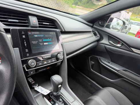 Used 2018 Honda Civic EX Hatchback image 17
