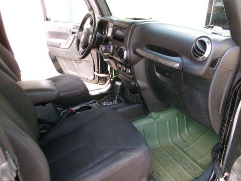 Used 2016 Jeep Wrangler 4WD Sport image 5
