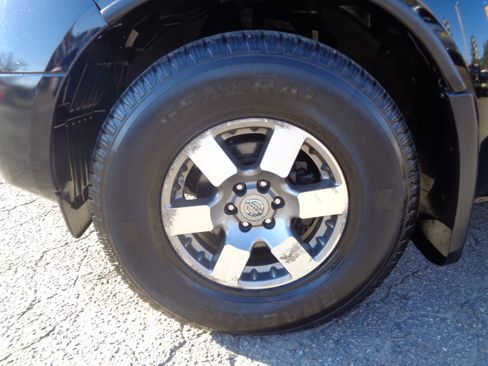 Used 2011 Nissan Frontier PRO-4X image 18