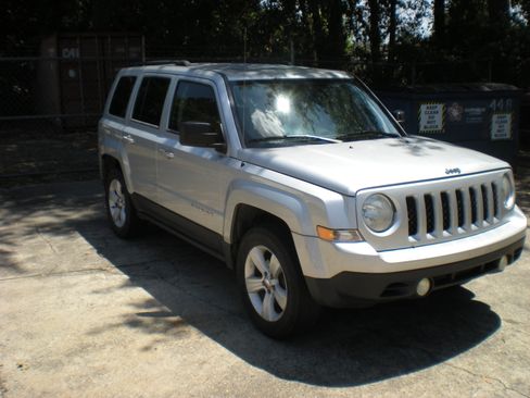 Used 2014 Jeep Patriot Latitude image 3