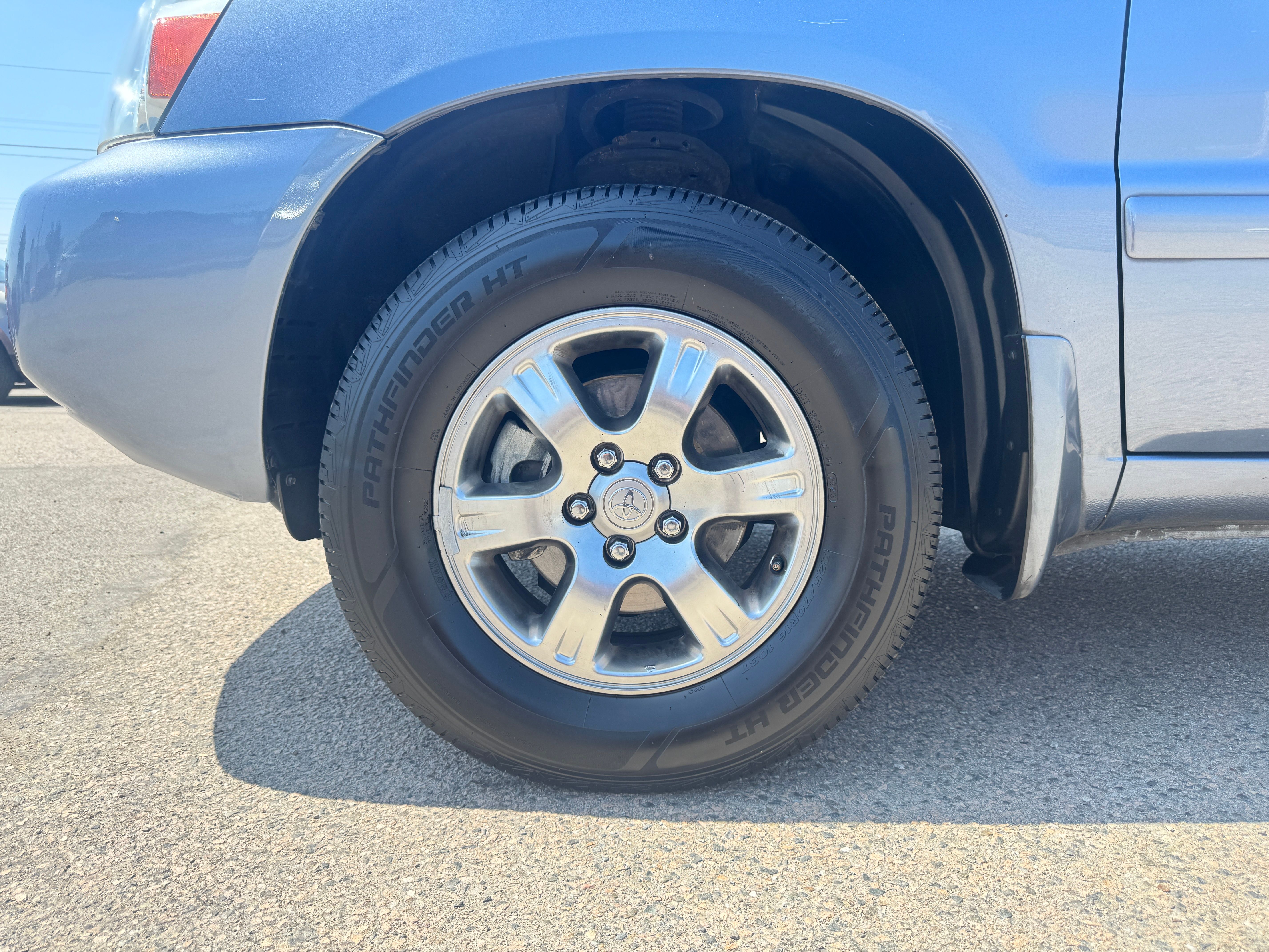 Used 2004 Toyota Highlander w/ 3rd Row FWD image 14