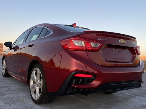 Used 2017 Chevrolet Cruze Premier image 36