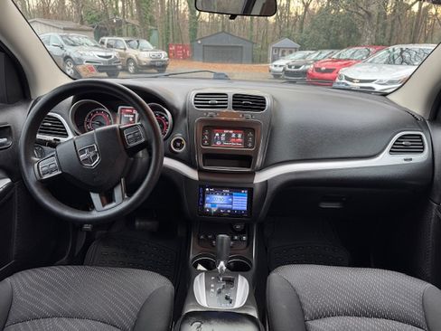 Used 2015 Dodge Journey SE image 18