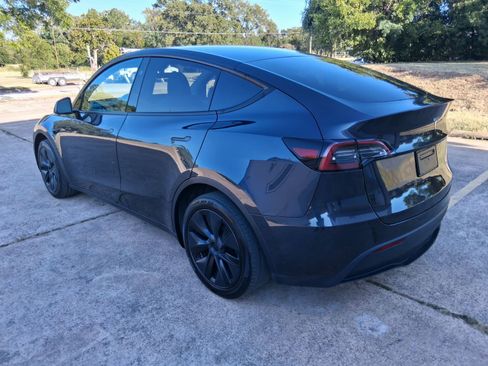 Used 2024 Tesla Model Y AWD Performance image 4