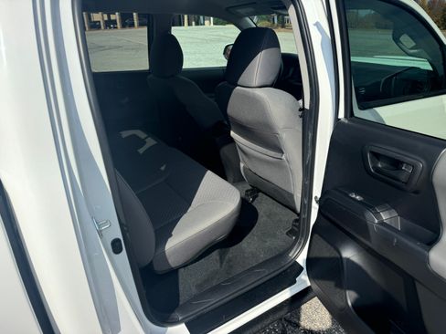 Used 2022 Toyota Tacoma SR image 17