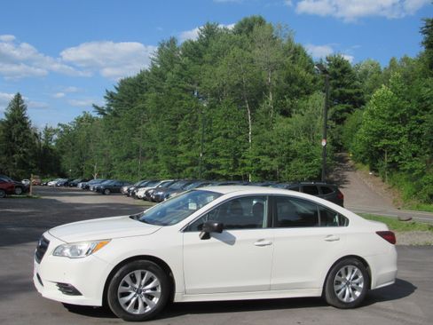 Used 2017 Subaru Legacy 2.5i AWD/4WD image 2