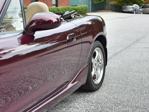 Used 2000 MAZDA MX-5 Miata Special Edition image 16
