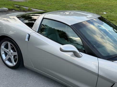 Used 2005 Chevrolet Corvette Coupe RWD image 54