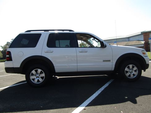 Used 2007 Ford Explorer XLT image 6