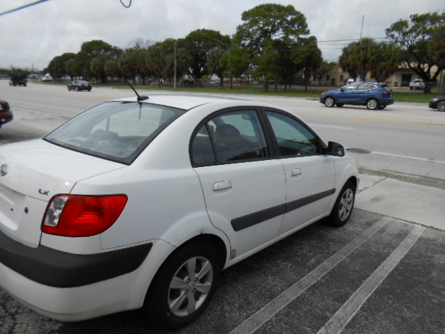 Used 2009 Kia Rio Sedan FWD image 5
