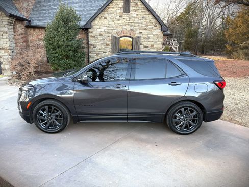 Used 2022 Chevrolet Equinox RS image 2