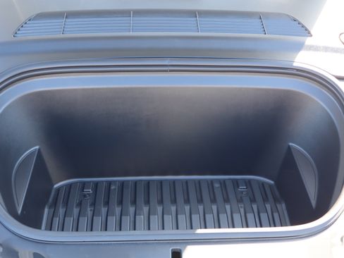 Used 2025 Tesla Model Y Performance image 34