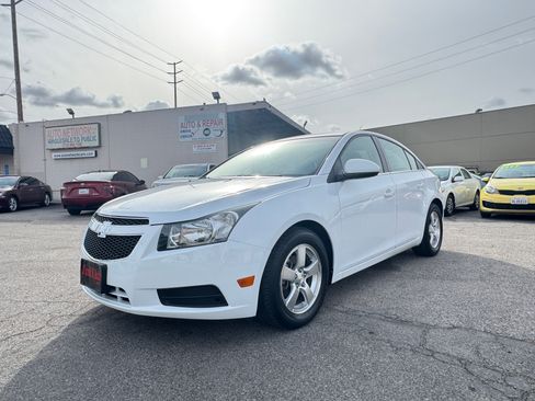 Used 2012 Chevrolet Cruze LT image 2