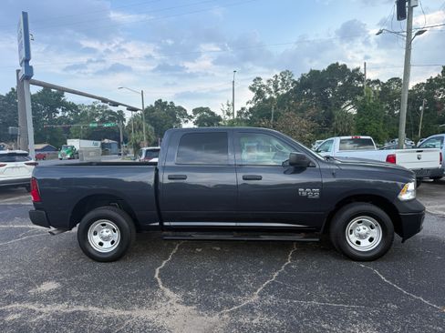 Used 2019 RAM 1500 4x4 Crew Cab Classic Tradesman image 6