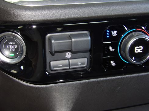Used 2025 Chevrolet Silverado 2500 4x4 Crew Cab High Country image 9