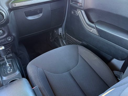 Used 2018 Jeep Wrangler Unlimited Sport image 10