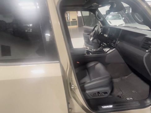 Used 2024 Lexus GX 550 image 18