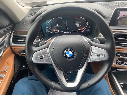Used 2021 BMW 740i xDrive image 10