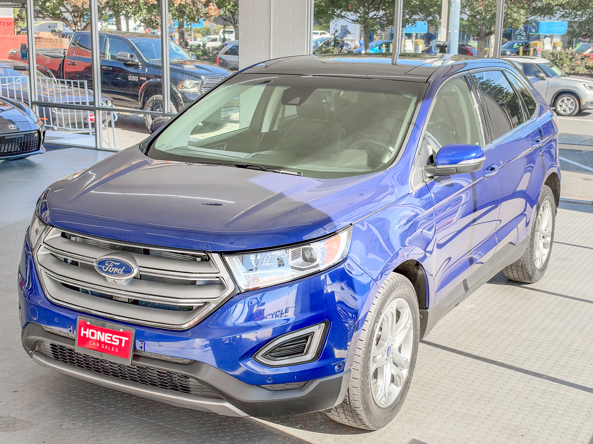 Used 2015 Ford Edge AWD Titanium image 3