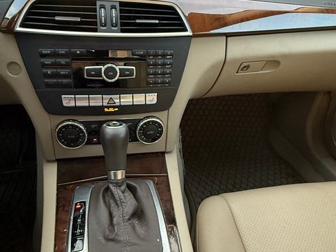 Used 2013 Mercedes-Benz C 250 image 22