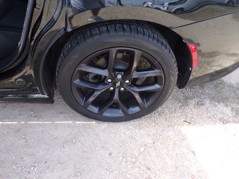 Used 2019 Dodge Charger SXT image 9