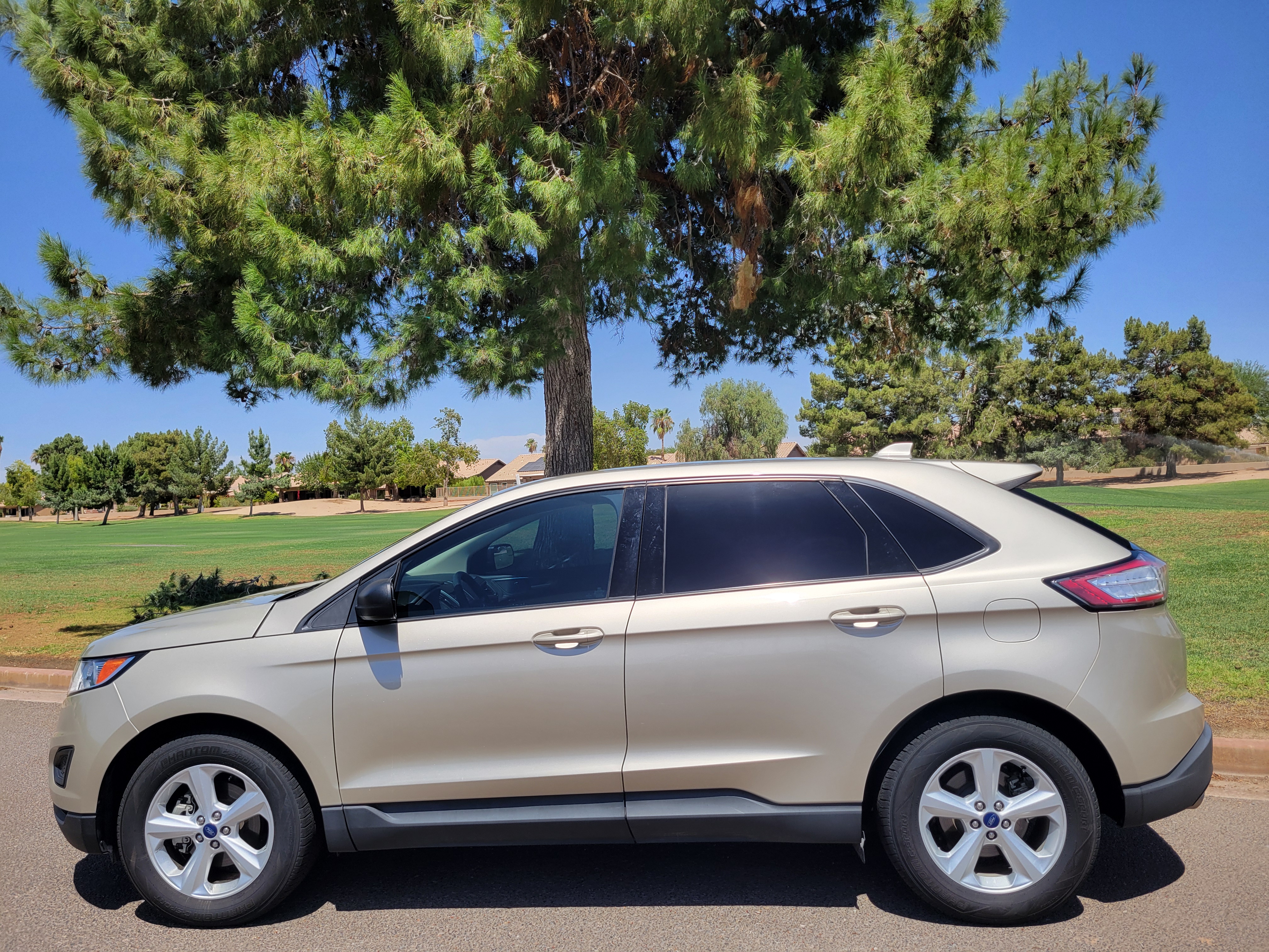 Used 2017 Ford Edge FWD SE image 2