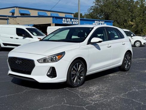 Used 2020 Hyundai Elantra GT image 2