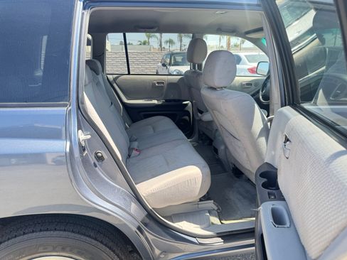 Used 2004 Toyota Highlander w/ 3rd Row FWD image 20