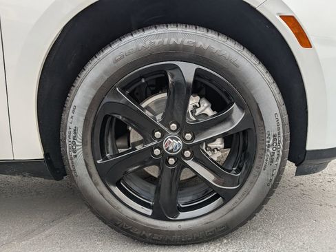 Used 2023 Buick Enclave Essence image 6