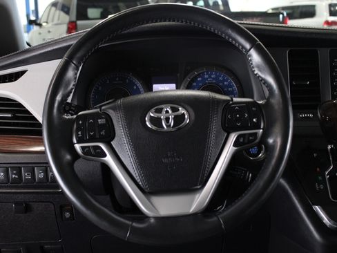 Used 2018 Toyota Sienna AWD image 6