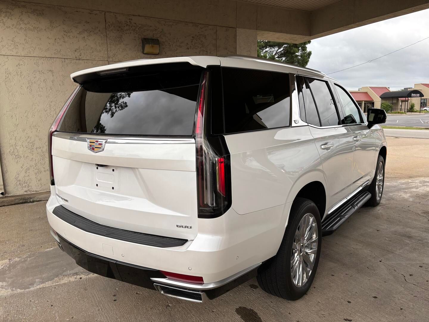 Used 2024 Cadillac Escalade 4WD Premium Luxury image 5