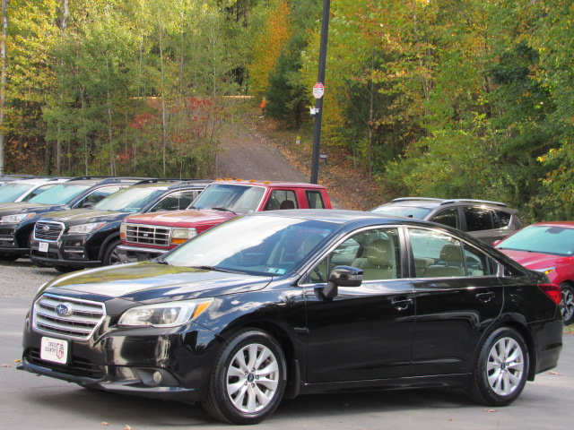 Used 2017 Subaru Legacy 2.5i Premium AWD/4WD image 2