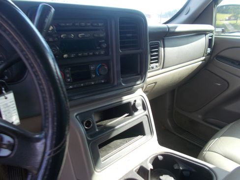 Used 2004 Chevrolet Tahoe 4WD image 8