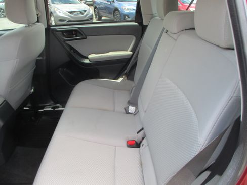 Used 2017 Subaru Forester 2.5i Premium AWD/4WD image 9