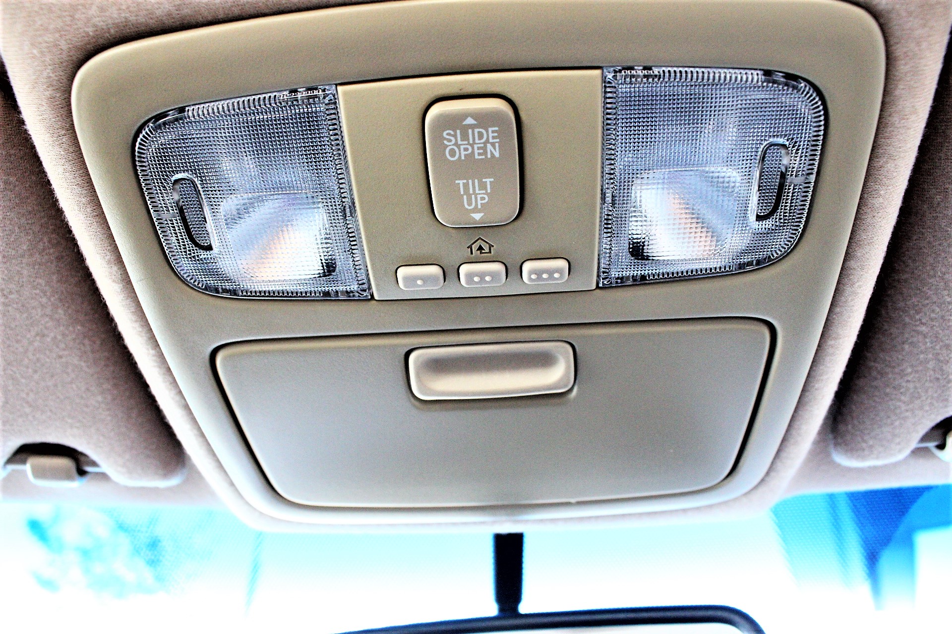 Used 2005 Toyota Camry XLE FWD image 29