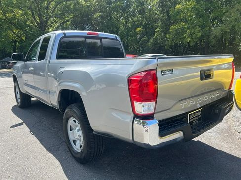 Used 2017 Toyota Tacoma 2WD Access Cab image 3