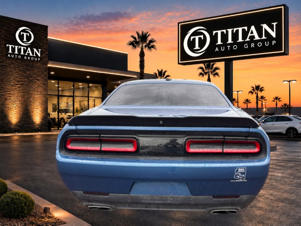 Used 2022 Dodge Challenger R/T RWD image 12