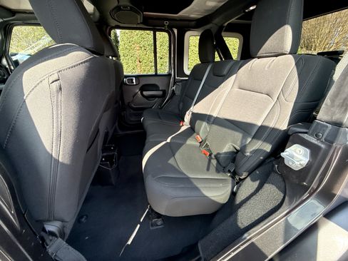 Used 2019 Jeep Wrangler Sport image 13