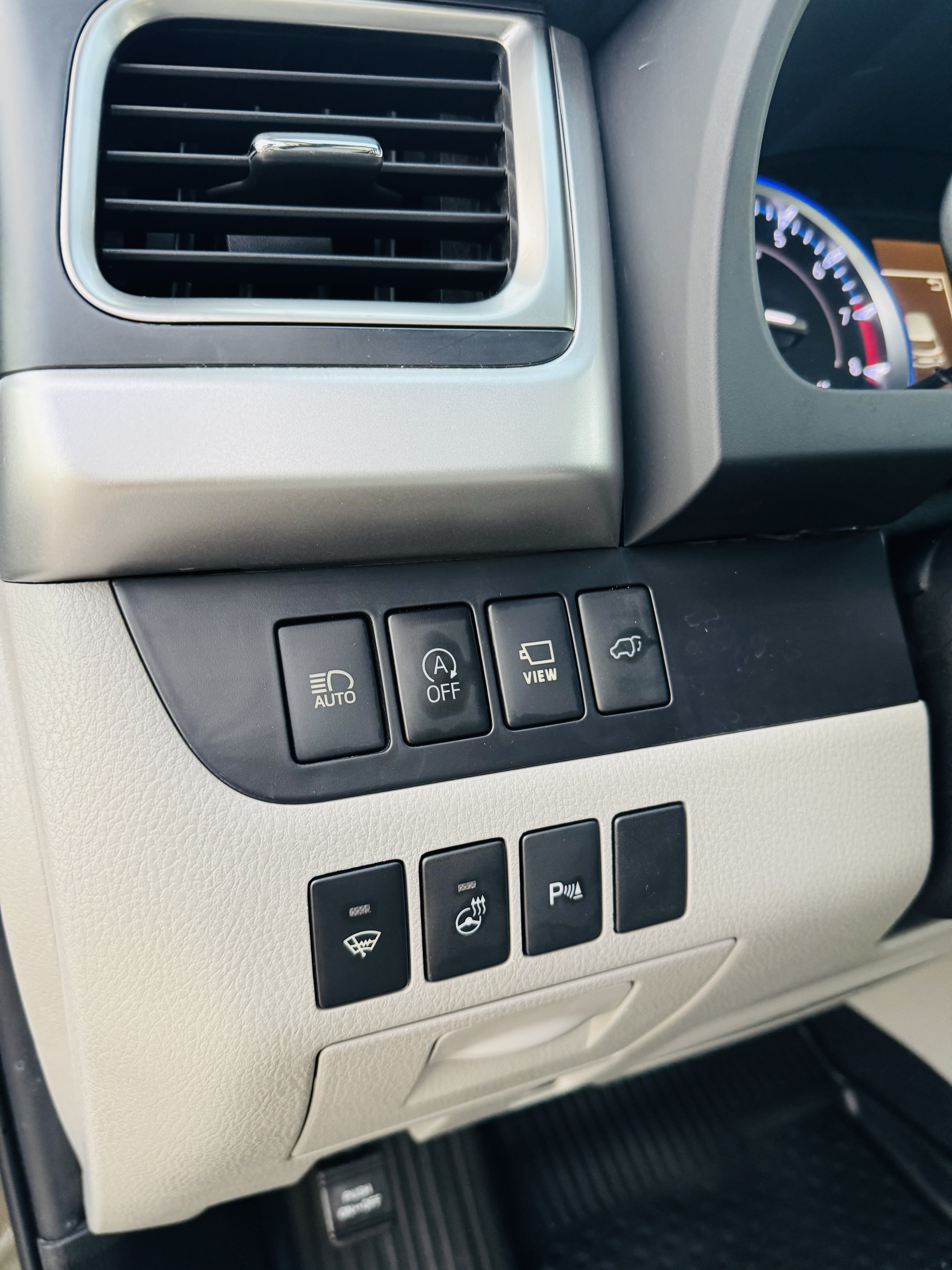 Used 2019 Toyota Highlander AWD Limited Platinum image 16