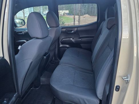 Used 2017 Toyota Tacoma image 12