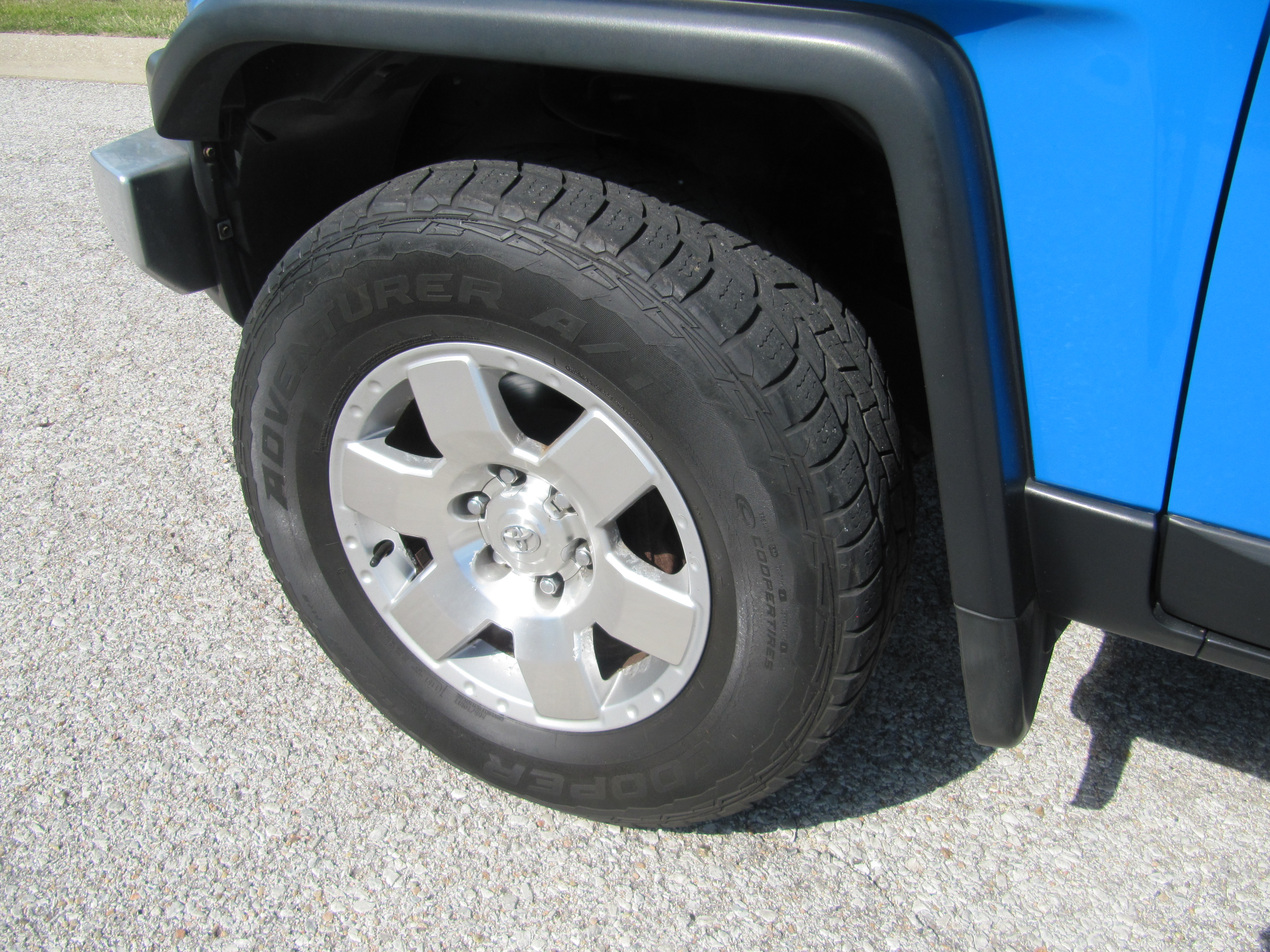 Used 2007 Toyota FJ Cruiser AWD/4WD image 5