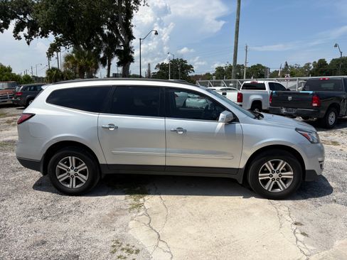 Used 2016 Chevrolet Traverse FWD LT w/ 2LT image 3