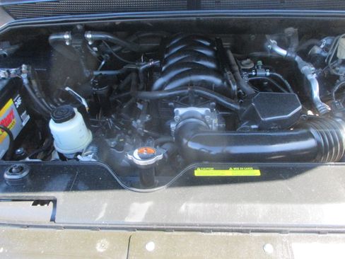 Used 2014 Nissan Titan S Pickup 4D 5 1/2 ft RWD image 18