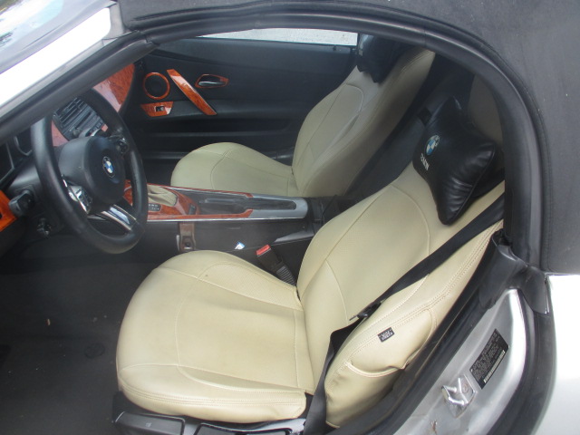 Used 2006 BMW Z4 3.0i Roadster RWD image 8