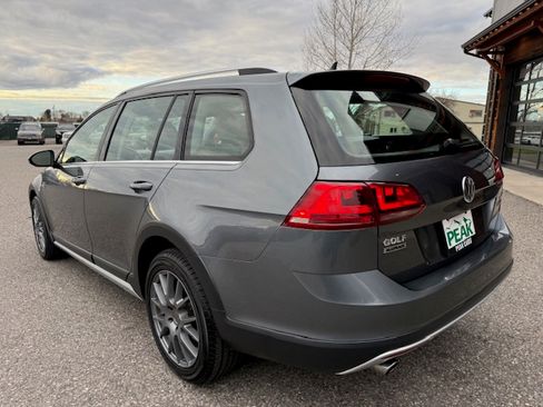 Used 2017 Volkswagen Golf Alltrack image 3