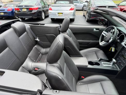 Used 2006 Ford Mustang Premium Convertible RWD image 20