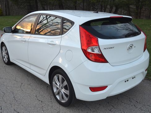 Used 2014 Hyundai Accent SE image 3