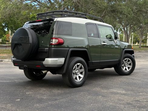 Used 2014 Toyota FJ Cruiser AWD/4WD image 2